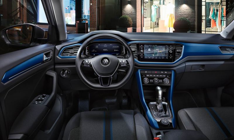T-Roc Style interior with dash pads in Ravenna Blue
