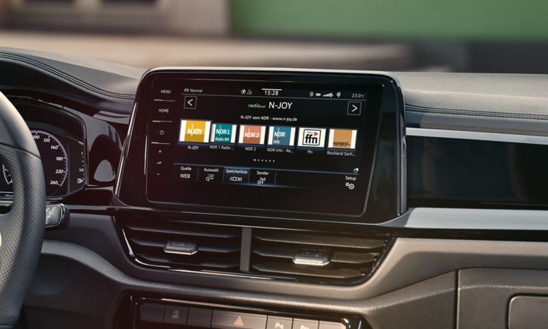 VW T-Roc interior, detailed view of the Discover Pro infotainment system