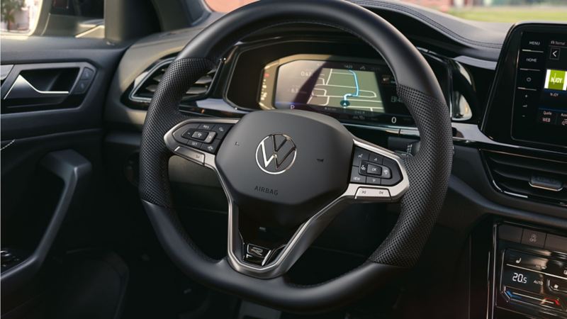 VW T-Roc interior, detailed view of the multifunction steering wheel