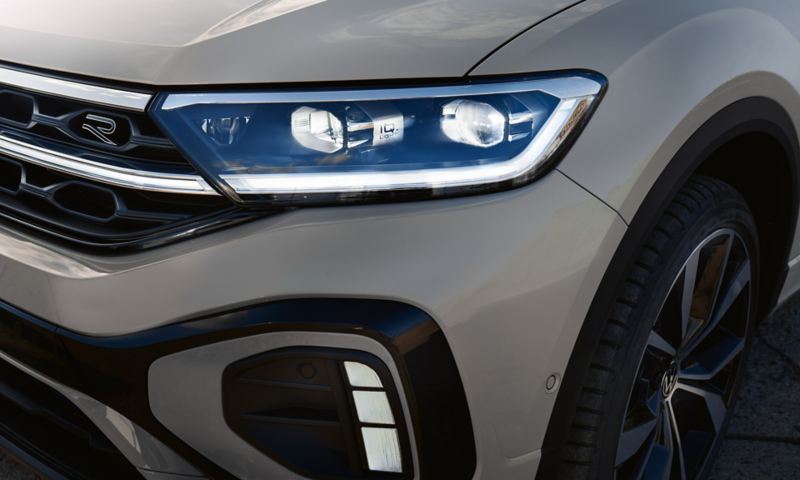 VW T-Roc R-Line Front in Grau, Detailansicht des IQ. Light