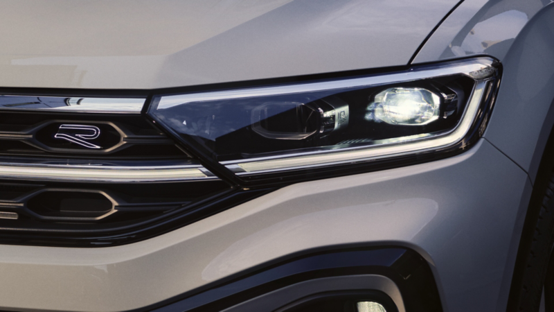 Gros plan du phare IQ.LIGHT du VW T-Roc.