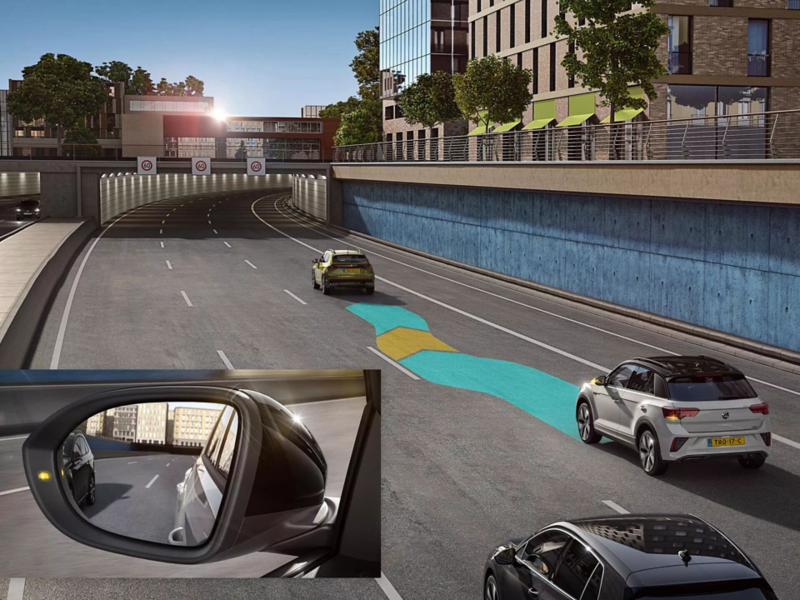 A white VW T-Roc uses the visually identified Side Assist while driving.