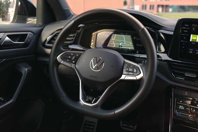 Interiøret i VW T-Roc, nærbillede af multifunktionsrattet