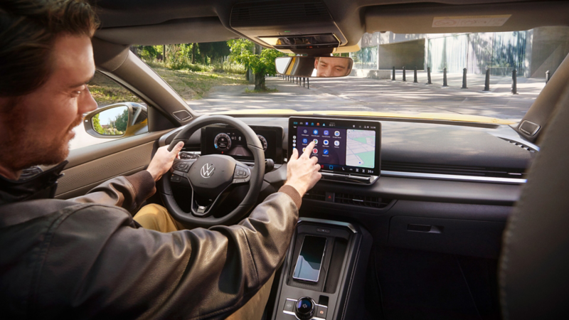 VW T-Roc interior, detailed view of the Discover Pro infotainment system with activated App-Connect