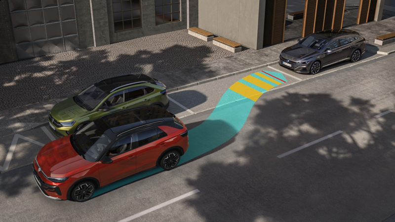Grafik zeigt einen VW T-Roc, der mit Park Assist Plus rückwärts in eine seitliche Parklücke einparkt.