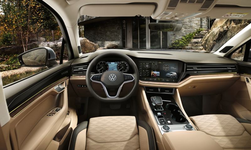 View of the Innovision Cockpit in the VW Touareg 