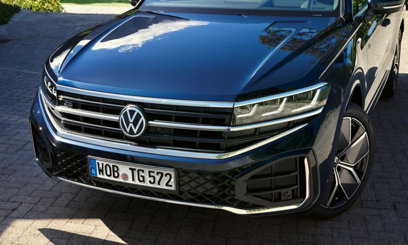 Afbeelding van de voorzijde van de VW Touareg R-Line met HD-matrixkoplampen.