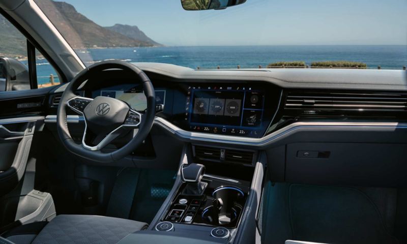 Blick auf das Innovision Cockpit im VW Touareg Elegance.
