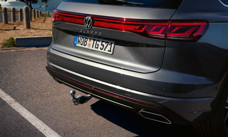 Vue sur le dispositif d’attelage en option du Volkswagen Touareg Elegance.