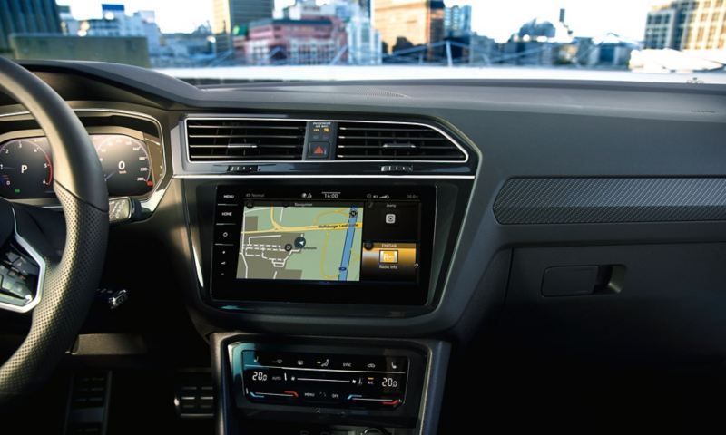 Navigatore Discover Pro nel cockpit di VW Tiguan