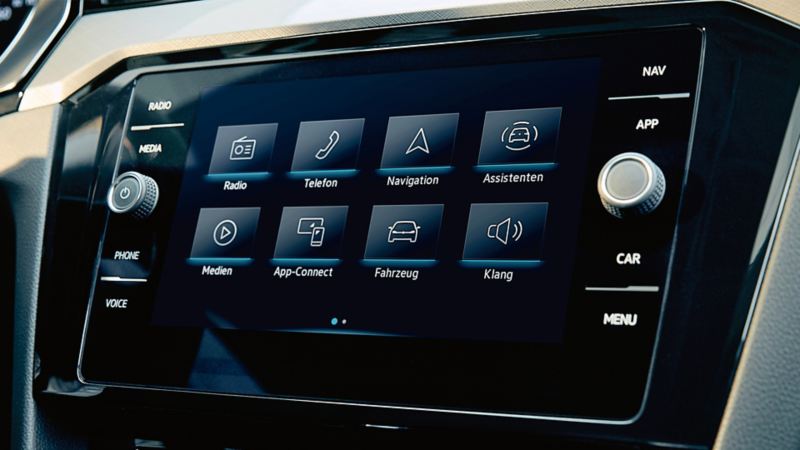 Detailansicht im Cockpit vom optionalen Navigationssystem „Discover Media" des VW Tiguan.