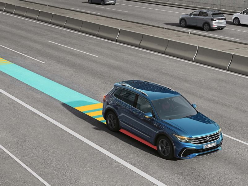 Graphic shows how Emergency Assist works in the Tiguan Allspace.
