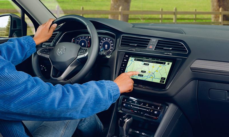 View of the cockpit in the Tiguan Allspace with a view of the infotainment system with navigation screen.