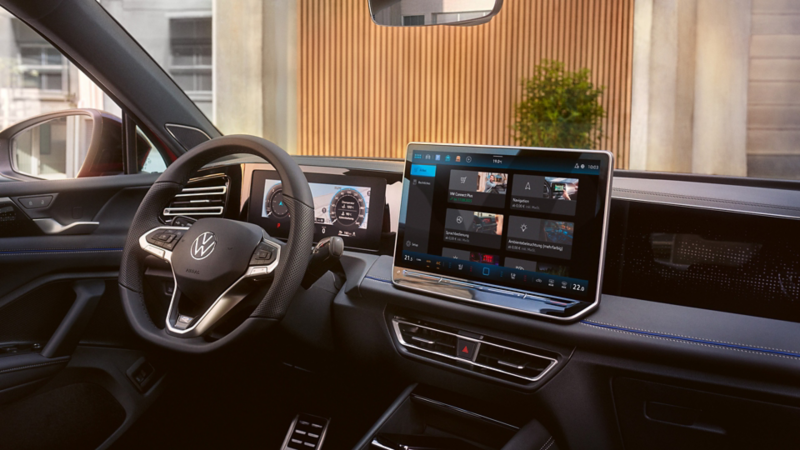 Pantalla de un VW Tiguan con tienda In-Car con Upgrades.