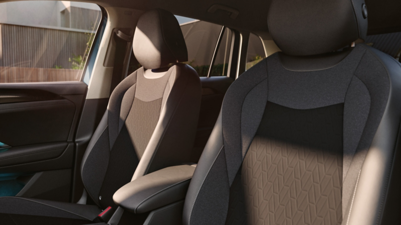 Sitze im VW Tiguan ENERGY mit strukturierter zweifarbiger Polsterung.