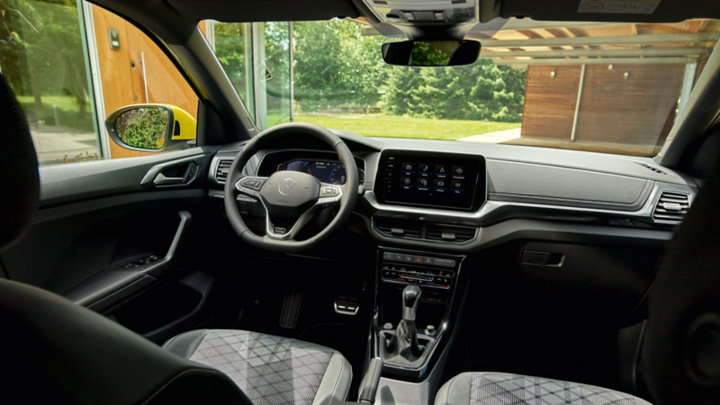 Habitacle et planche de bord du T-Cross avec 'Digital Cockpit' intégré.