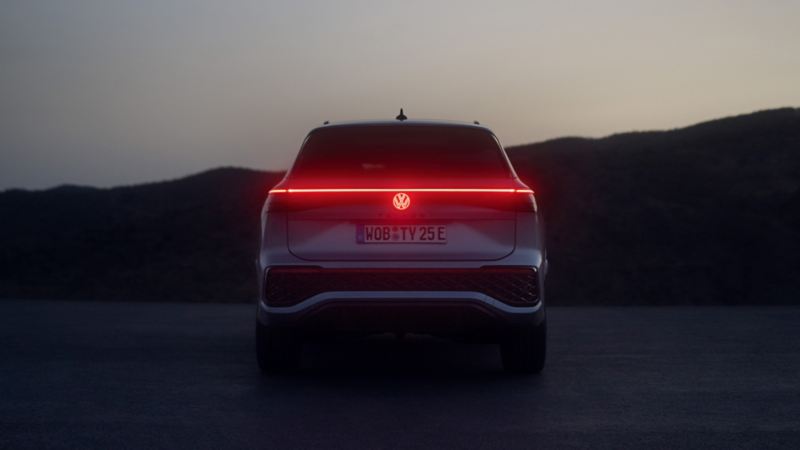 VW Tayron backview by night