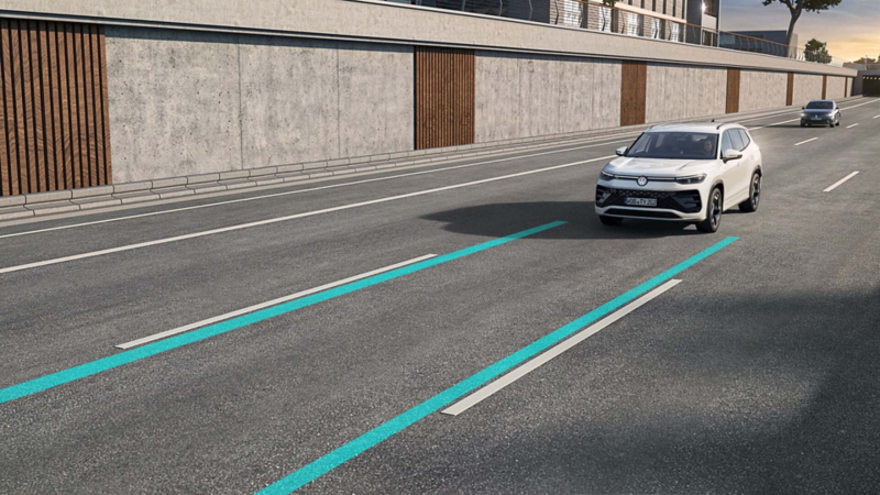 Graphic demonstrating the Tayron's lane assist