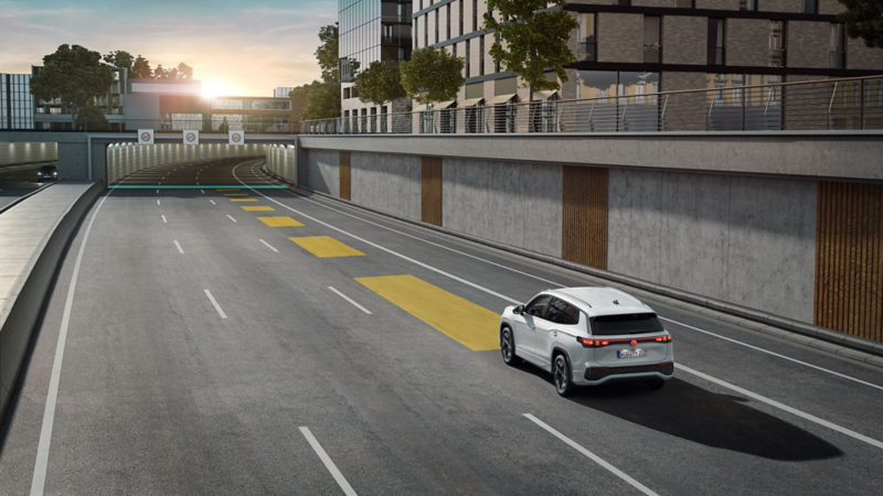 Graphic demonstrating the Tayron's Adaptive Cruise Control (ACC)