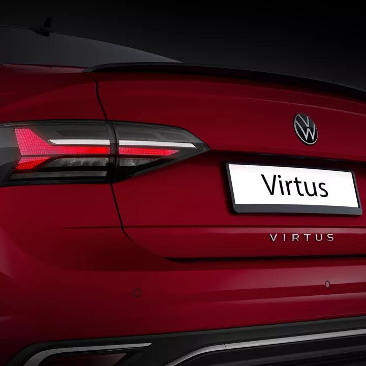 Nuevo Virtus VW, puerta de cajuela de auto sedán de color rojo.