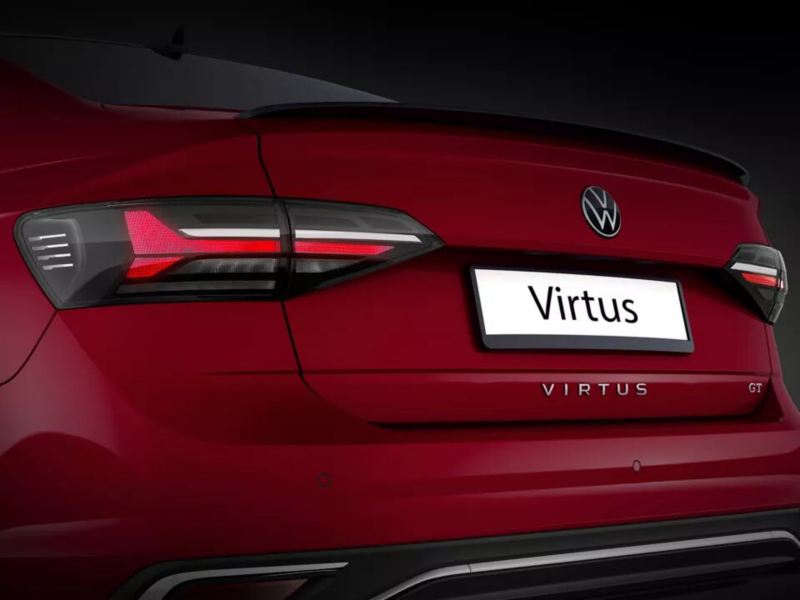 Nuevo Virtus VW, puerta de cajuela de auto sedán de color rojo.