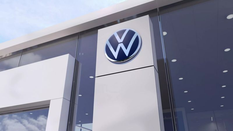 Volkswagen logo bij een dealer