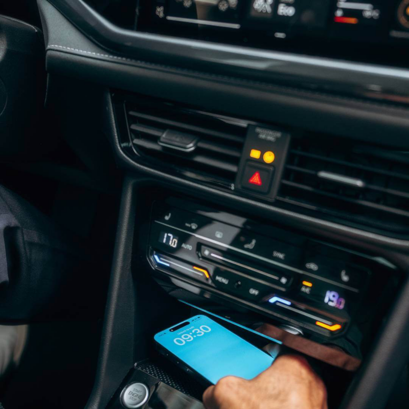 Taos Smartphone Charger
