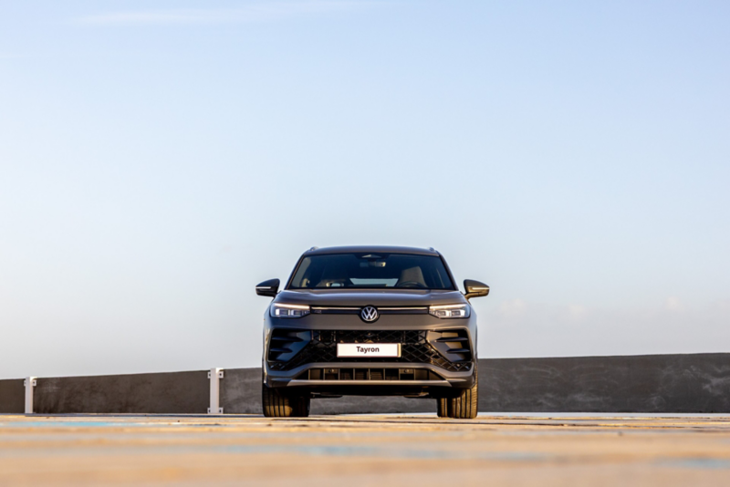 Volkswagen Tayron gris, vista frontal delantera