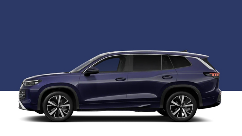 Side view of a VW Tayron on a blue background