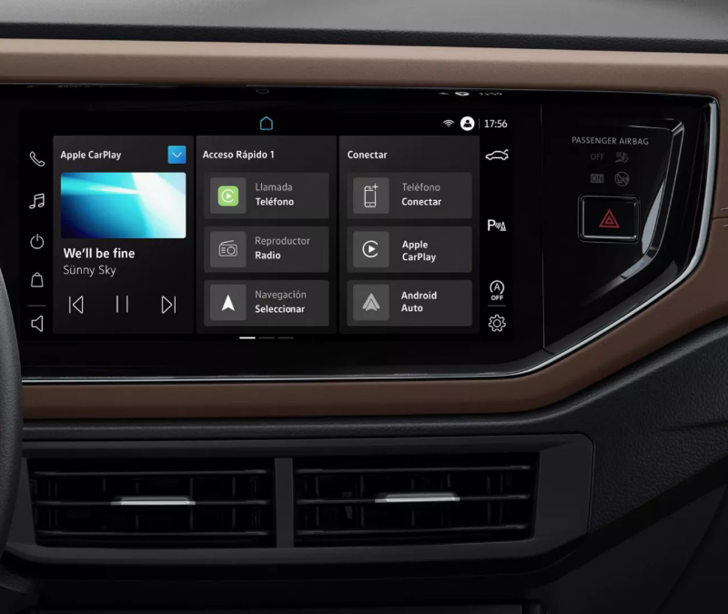 Pantalla táctil del sistema multimedia del Volkswagen Virtus 2024, mostrando conectividad con Apple CarPlay y Android Auto.
