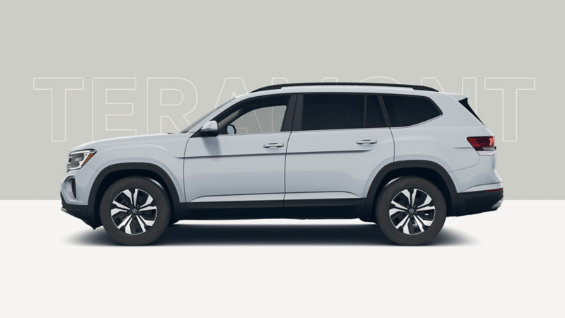 SUV de lujo VW Teramont de color blanco exhibiendo su diseño sobre fondo bicolor gris.