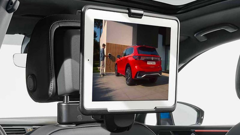 Porta tablet originale Volkswagen per Nuova Tiguan. Disponibile per Apple iPad 2-4, Apple iPad Air 1/2, Apple iPad Mini.
