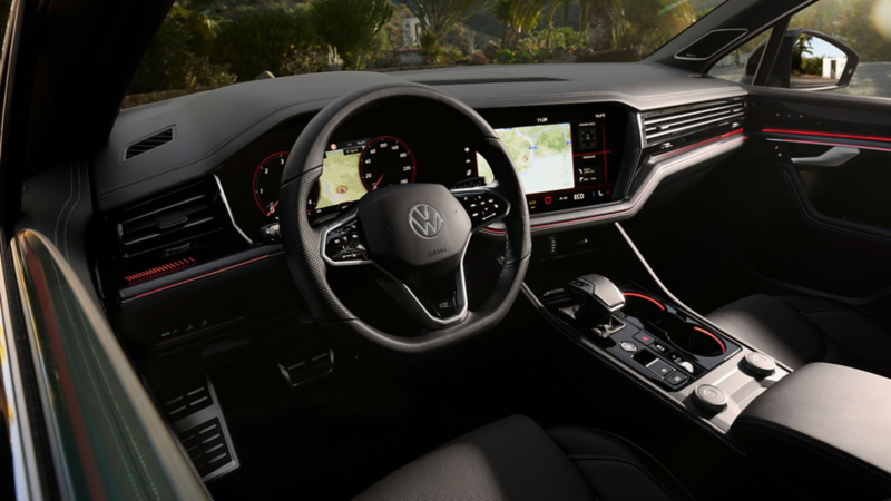View of the Innovision Cockpit in the VW Touareg Elegance.