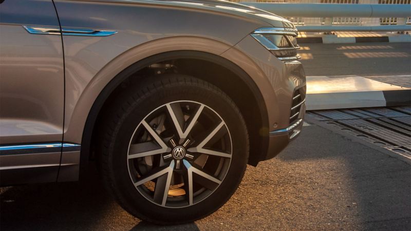 Closeup of the Volkswagen Touareg front and wheel