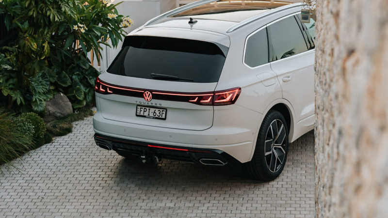 Touareg light signature on rear