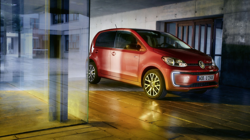 VW e-up! vue de 3/4 avant.