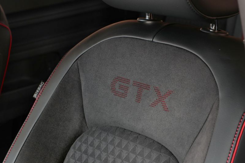 VW ID. Buzz GTX sièges finition gris et rouge
