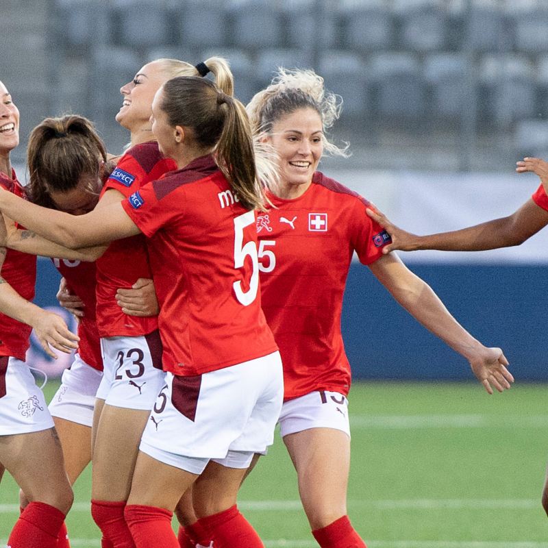 L'équipe nationale suisse de football féminin exulte après une victoire