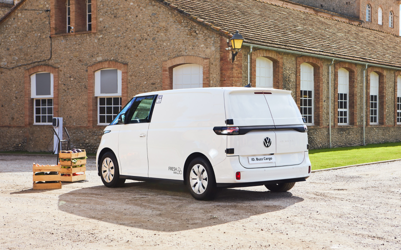 La parte posterior del VW ID. Buzz Fresh Van.	