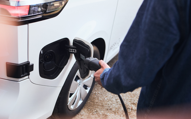 El cargador eléctrico del VW ID. Buzz Fresh Van.	