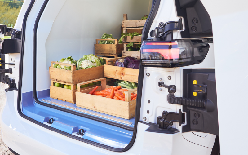 Acabados de la zona frigorífica del VW ID. Buzz Fresh Van