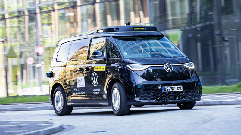 Der VW ID. Buzz beim autonomen Fahren.