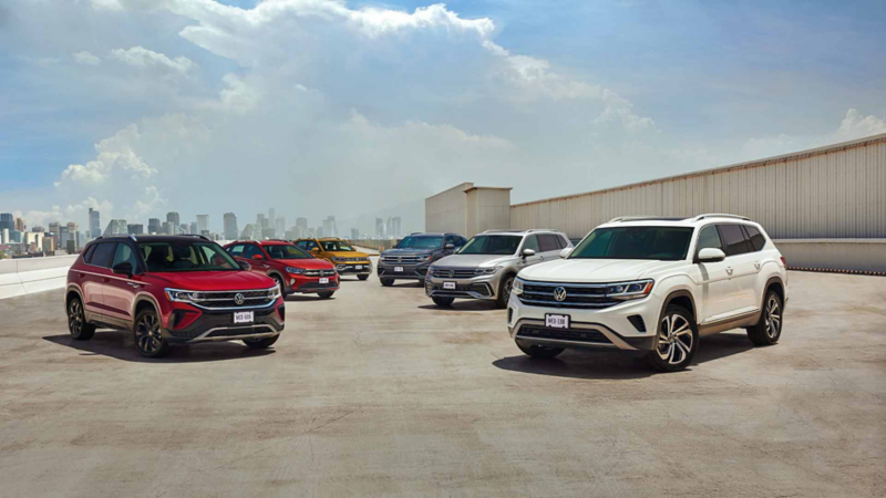 Cross Sport 2022 en color blanco sobresale de otras camionetas SUV 2022 de Volkswagen.