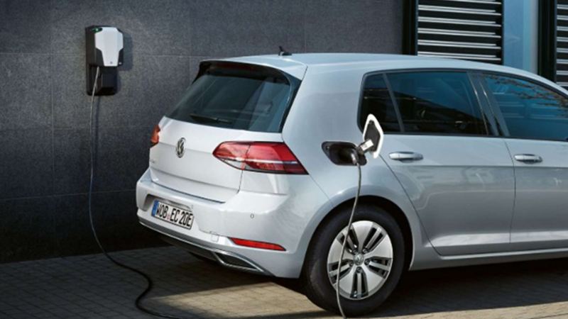 e-Golf Volkswagen - Auto eléctrico equipado con faros LED y alerón en techo 