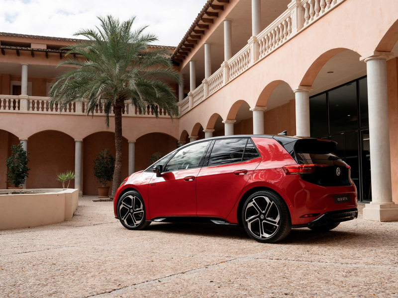 ID.3 GTX outside a villa