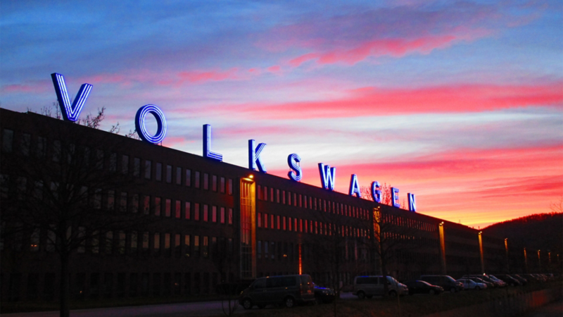 Volkswagen på byggnad