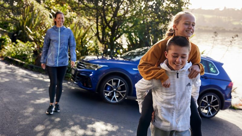 Family in front of Tiguan R