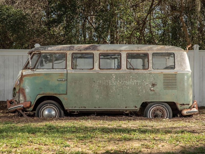 Un Volkswagen Bus 1968 que fue utilizado por un ministro y activista de derechos civiles en Charleston, Carolina del Sur, en las décadas de 1950 y 1960 para promover el registro de votantes y los derechos civiles, al tiempo que proporcionaba a los afroamericanos un viaje gratuito al trabajo o a la escuela.