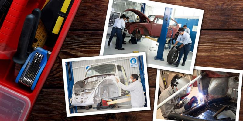 Fotos del equipo Volkswagen de México en Puebla trabajando arduamente en la restauración del escarabajo de 1967 de Kathleen Brooks, situado junto a una caja de herramientas.