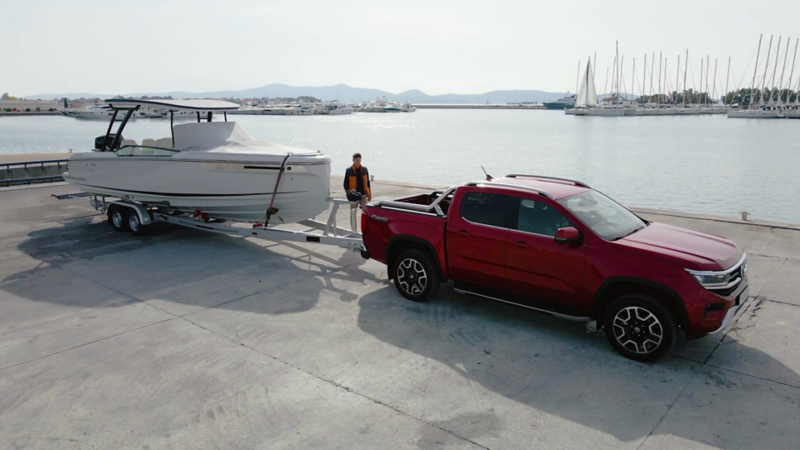 The VW Amarok with forest workers.